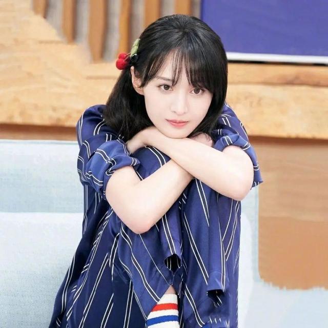 郑爽被海宁东开之星告上法庭后,2021年12月16日,松江法院作出一审判决