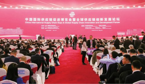      由中国贸促会主办的首届中国国际供应链促进博览会日前在北京举行。主办方/供图