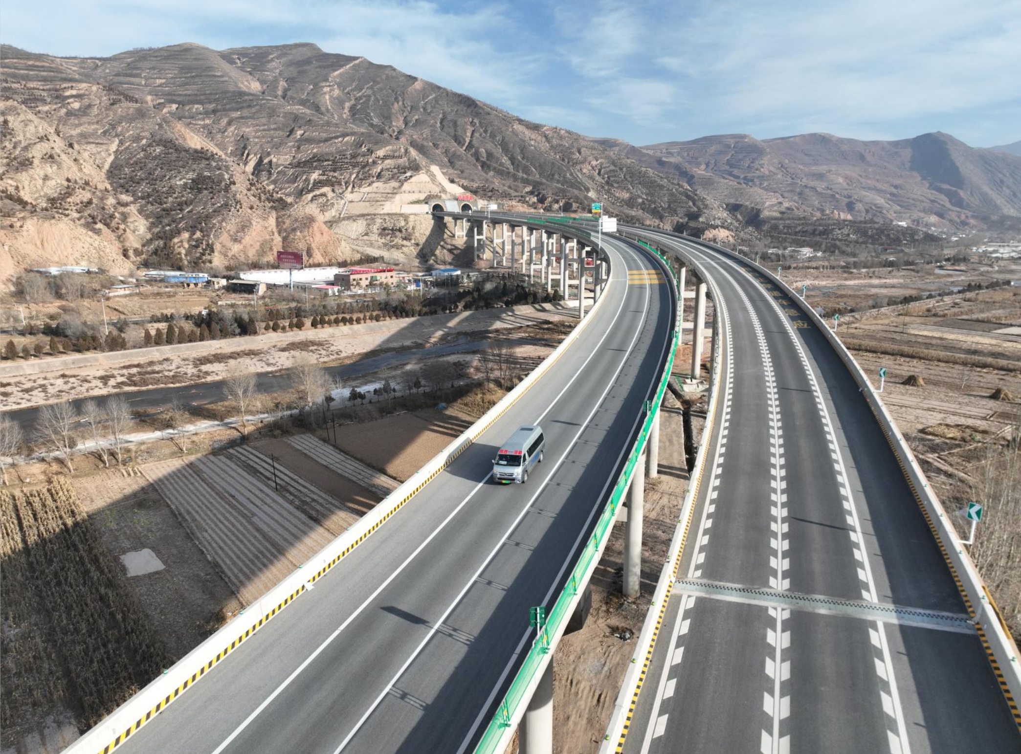 甘肃定西:陇漳高速优化区域路网带动经济发展