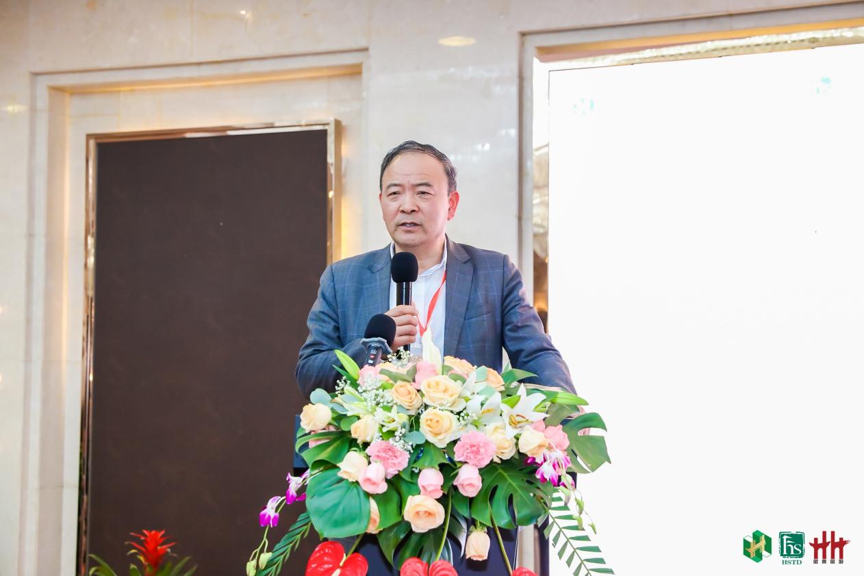 长三角一体化旅游联盟执行会长,嘉兴假日国际旅行社董事长 顾明庆江西