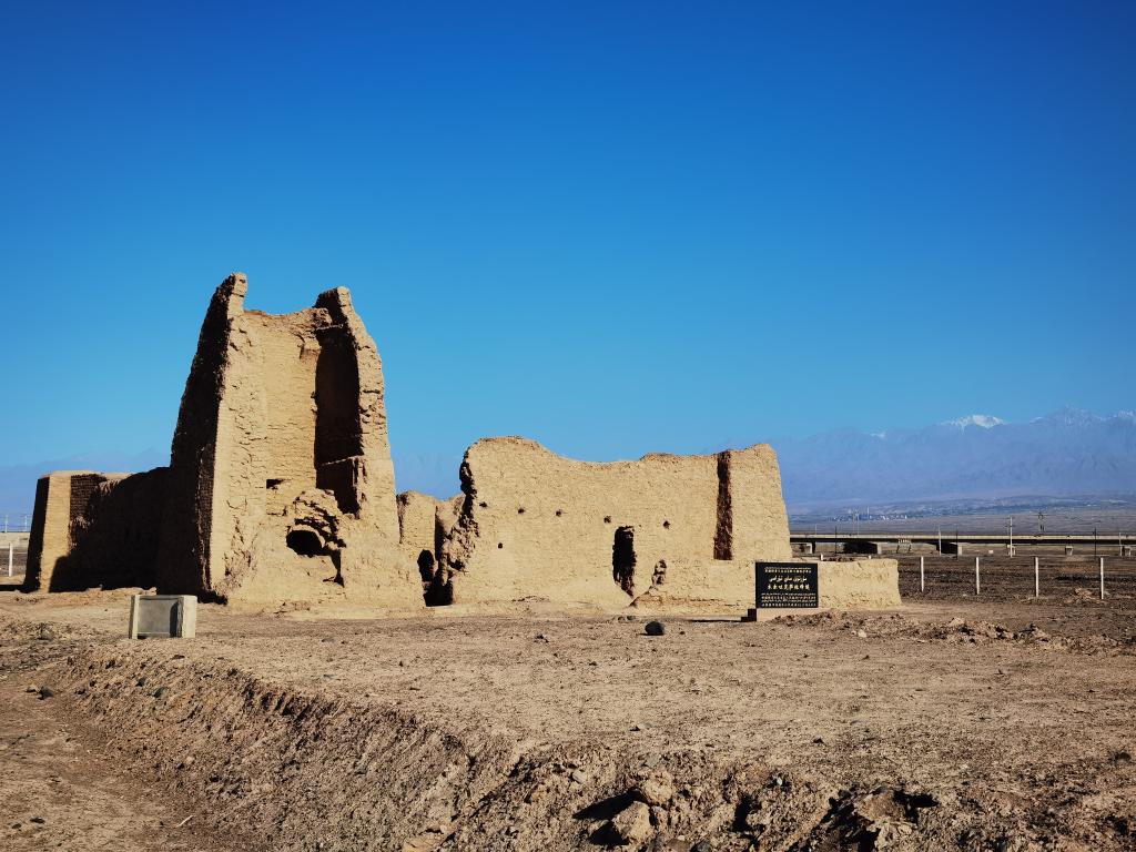 新时代中国调研行·长城篇丨烽燧展雄姿 城塞焕新生——新疆挖掘保护