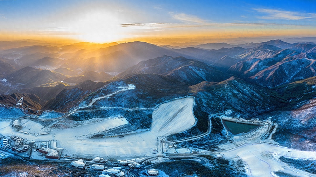 云上草原雪场图片