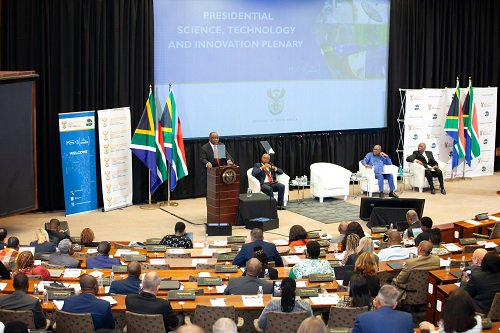 南非举行首届总统科学、技术和创新全体会议。本报记者 冯志文摄