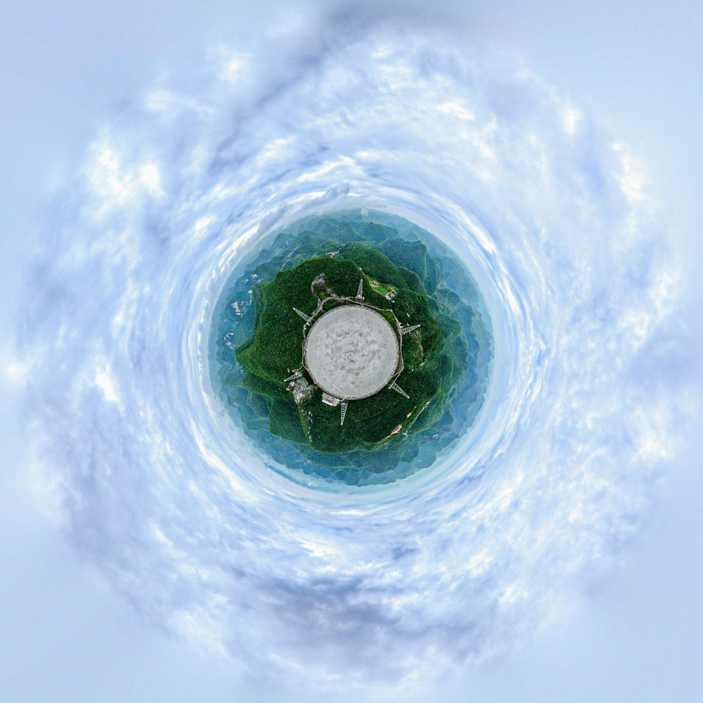6月23日拍摄的"中国天眼"全景(无人机拼接全景照片).