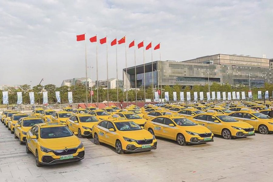 启辰d60ev换电出租车大批量签约交付
