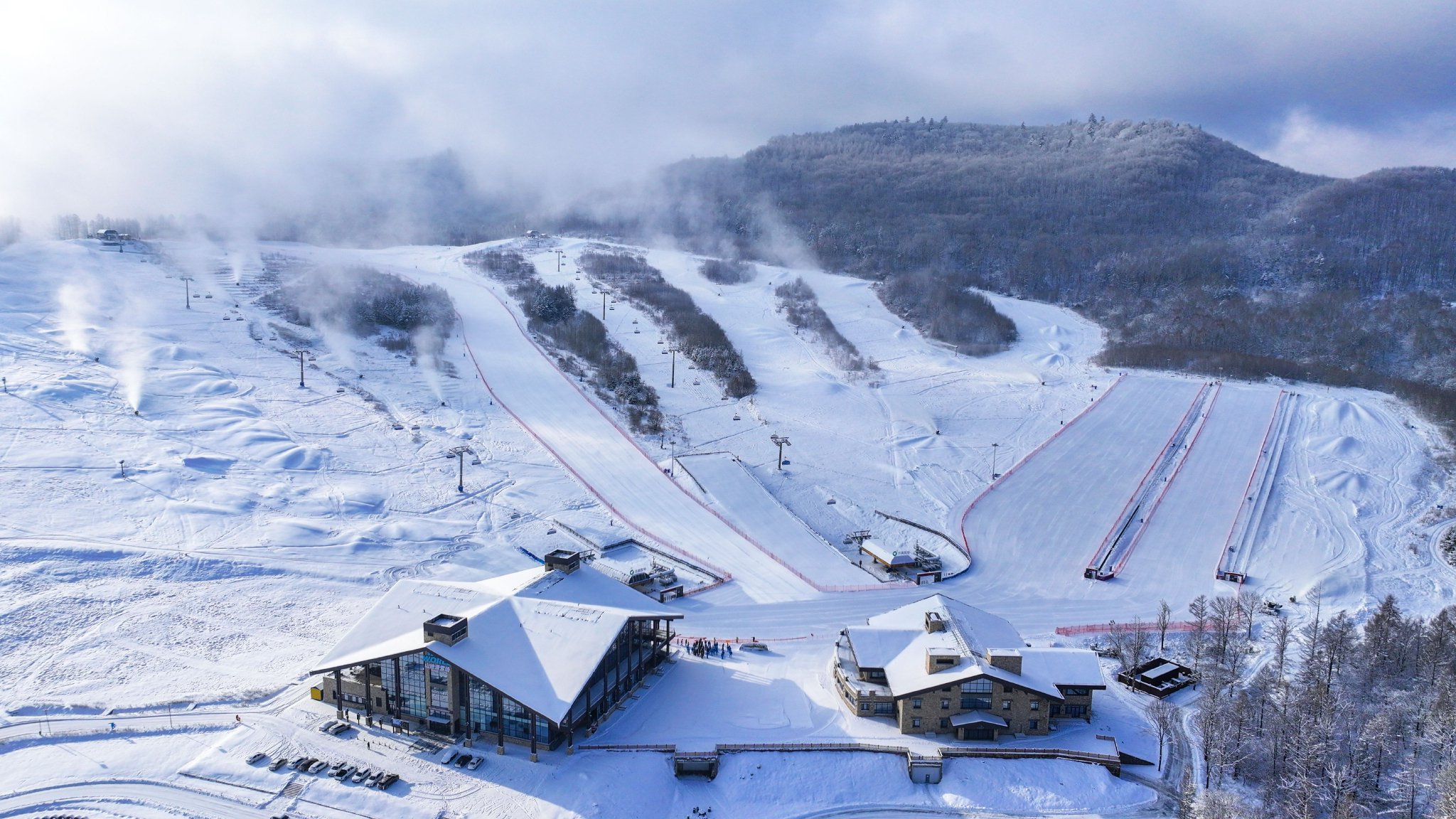 "飞雪沐泉 乐享白山" 吉林白山冰雪经济释放"热效应"