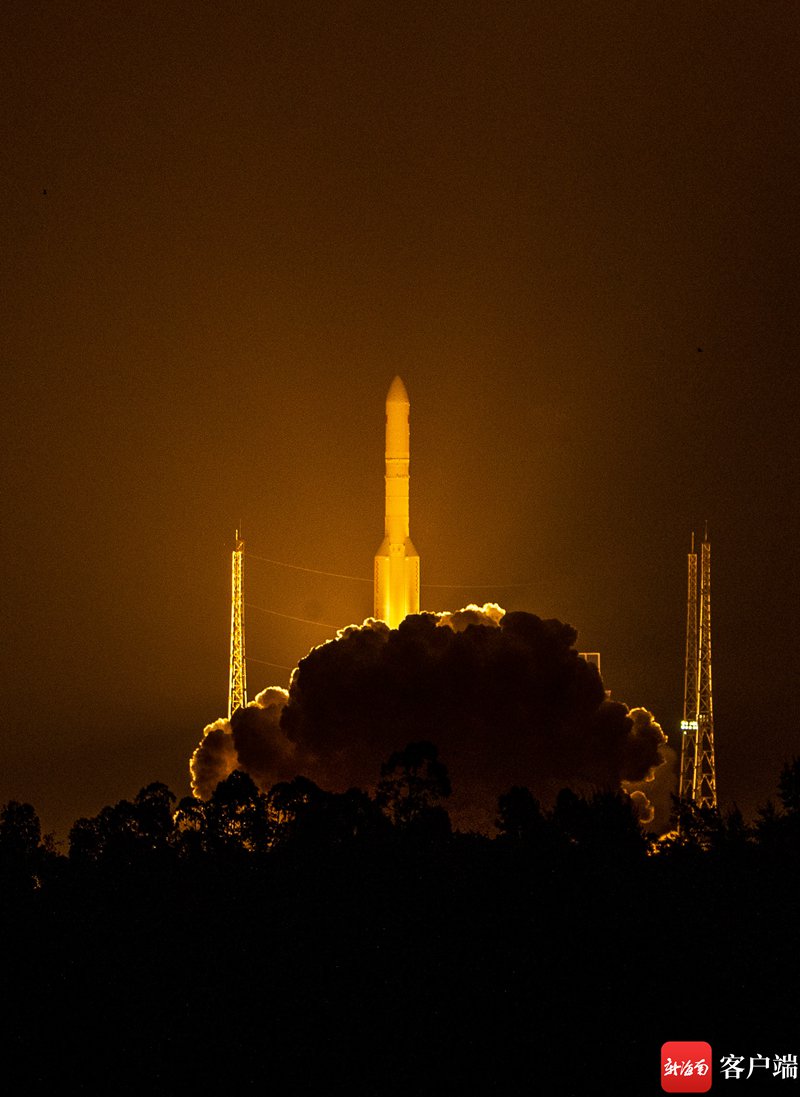 组图丨直击长征五号遥六运载火箭在文昌升空瞬间