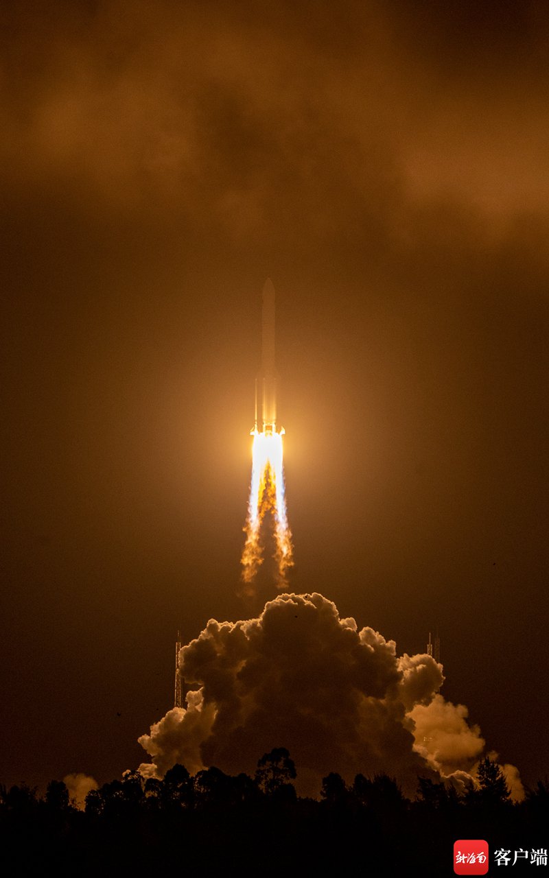 组图丨直击长征五号遥六运载火箭在文昌升空瞬间