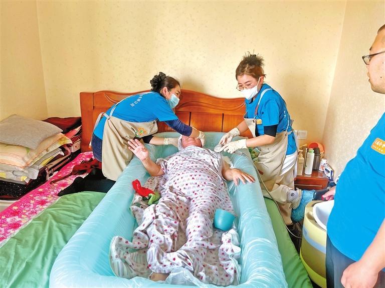 为失能半失能老人,残疾人提供上门助浴服务.