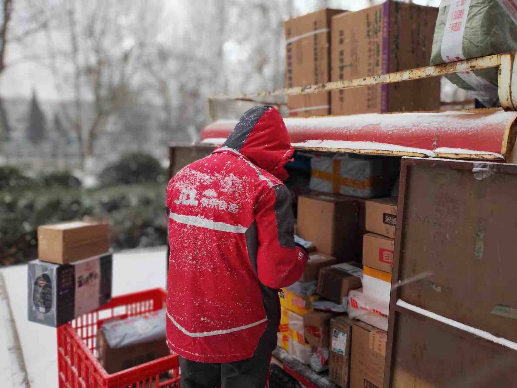 京东小哥送货样子是这样的