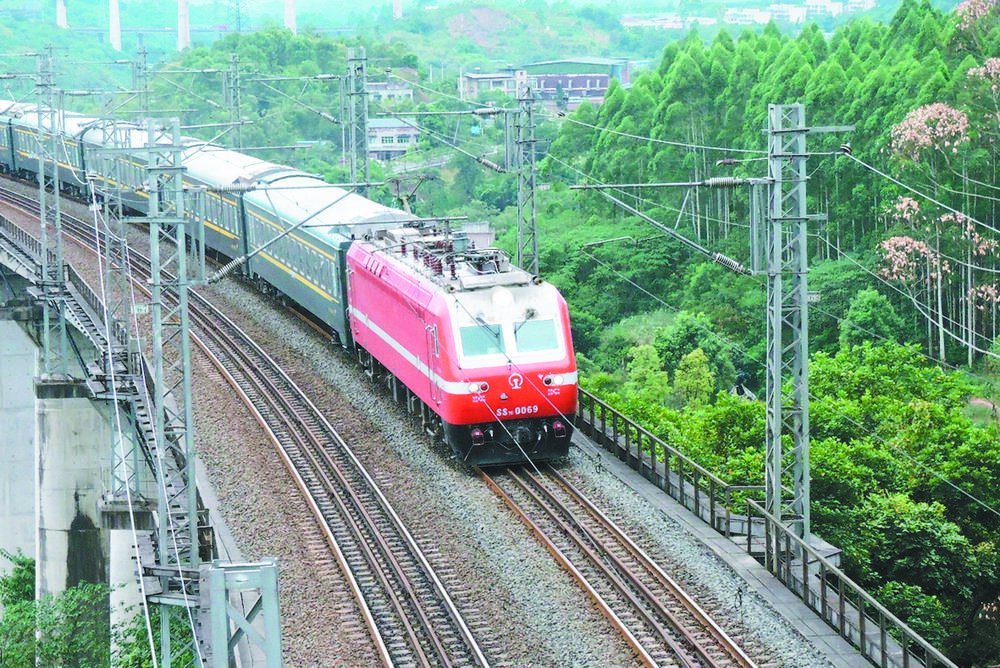 菜园坝的火车与缆车