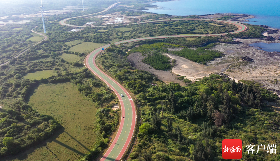 环岛旅游公路儋州峨蔓段:风车与火山岩的独特风景