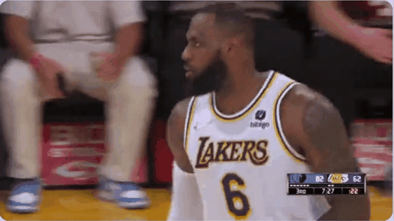 老詹隔扣小贾伦-杰克逊