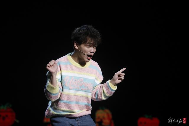 邱瑞,赵晓卉,小佳,门腔,步惊云,kid,鸭绒等8位优秀脱口秀演员们,与