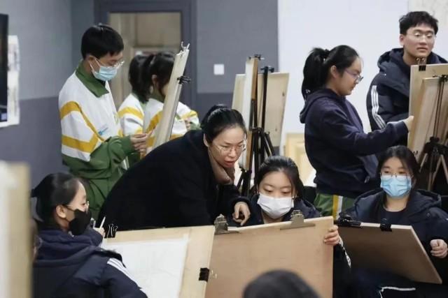 针对吉林省艺考省统考变化,学校在专业课方面加强了学生的基本功训练