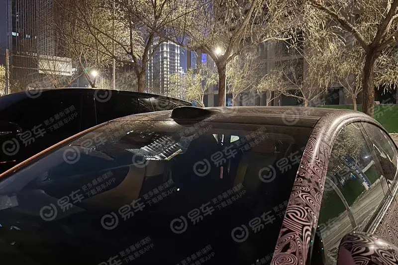 智己 L6 路试谍照曝光：定位纯电四门智能轿车，2024 年第二季度发布