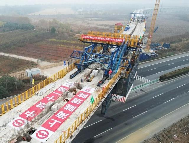 两座节点桥实现"双合龙"|高速公路_新浪财经_新浪网