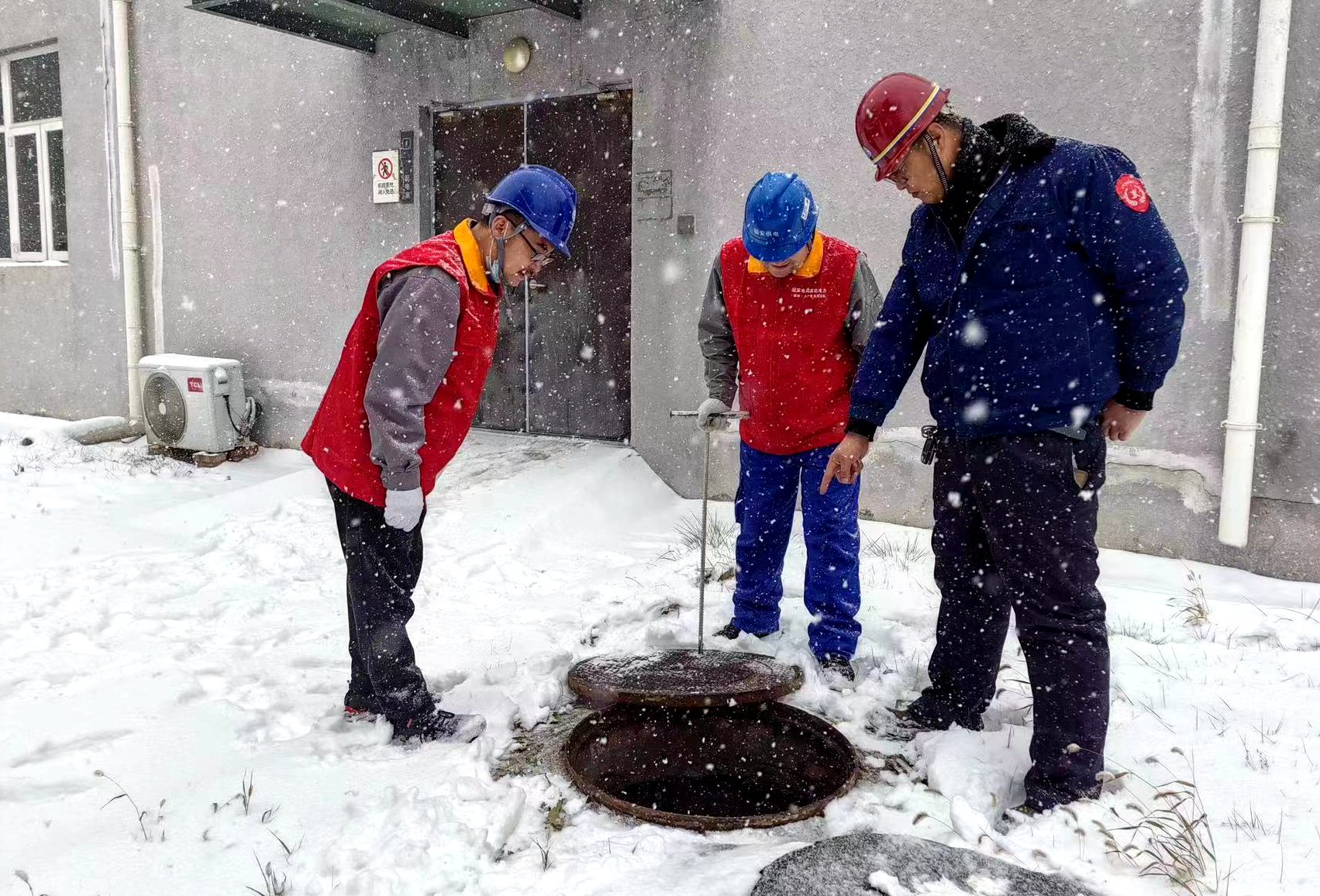 張彥偉是國網廊坊供電公司輸電運檢中心帶電作業工,需要巡視約20個