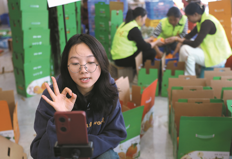当前,直播带货适用的领域与场景越来越丰富.(图片由cnsphoto提供)