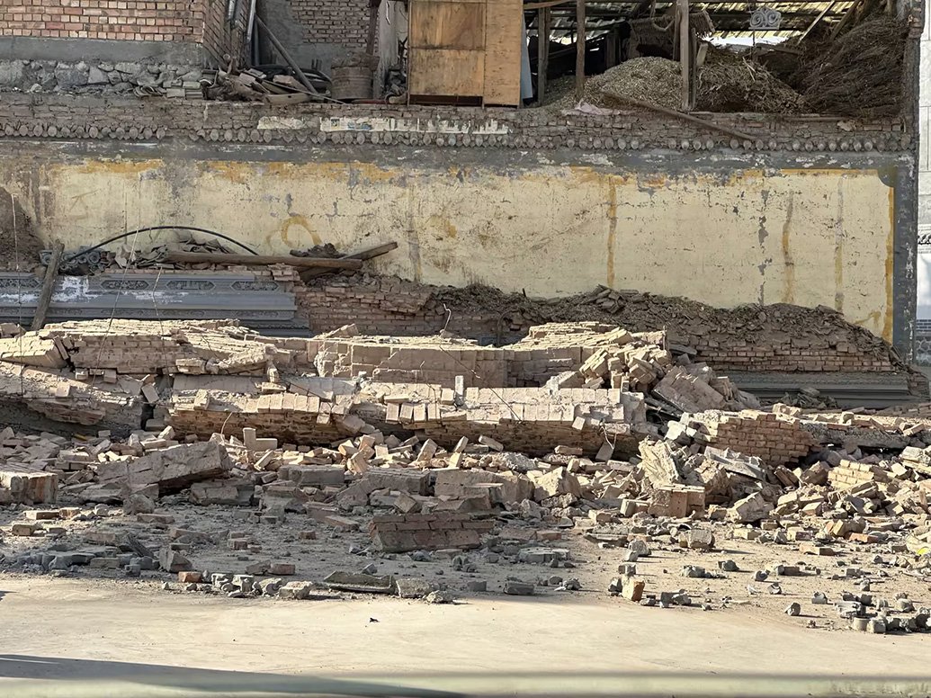 积石山县墙体坍塌&nbsp; 本文图均为&nbsp;受访者 供图