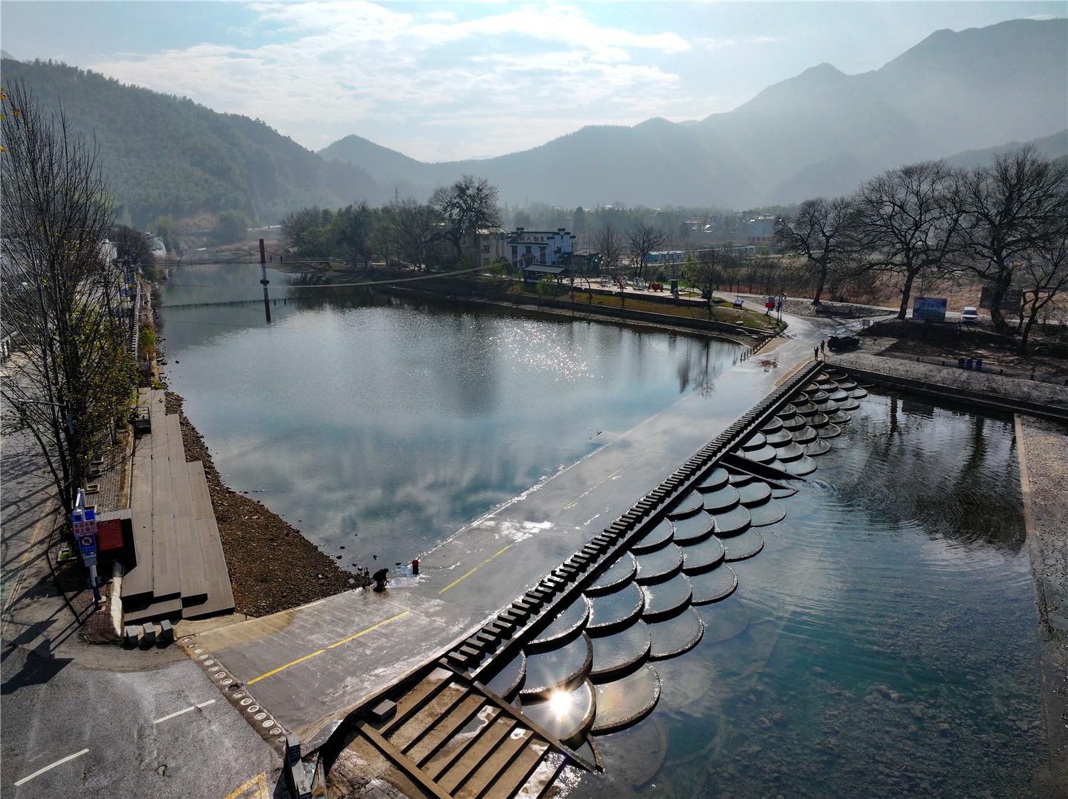 网红打卡点鱼鳞坝.本报记者 徐旻昊摄