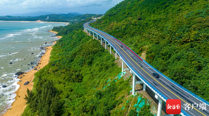海南环岛旅游公路正门岭大桥段.记者 吴兴财 摄