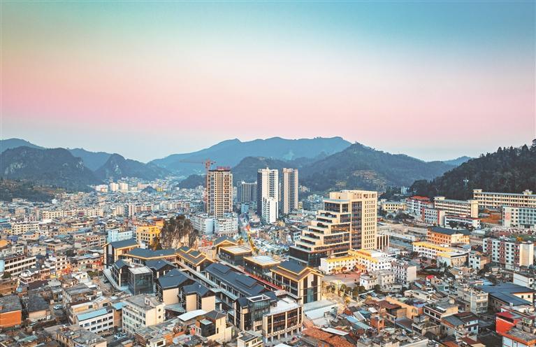 紫云县城全景. 王凯俊 摄