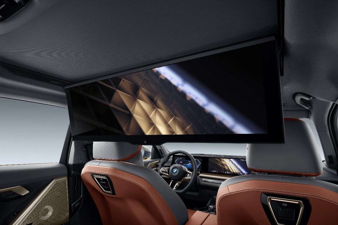 后排配31英寸巨幕成“私人影院” 全新BMW 5系油电齐发首秀南京