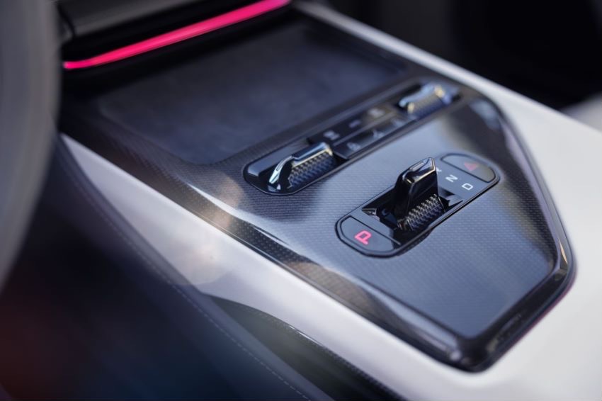 让驾驶者驭风绽放，看路特斯EMEYA如何诠释“智能超跑轿车”