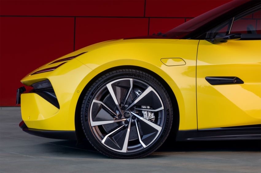 让驾驶者驭风绽放，看路特斯EMEYA如何诠释“智能超跑轿车”