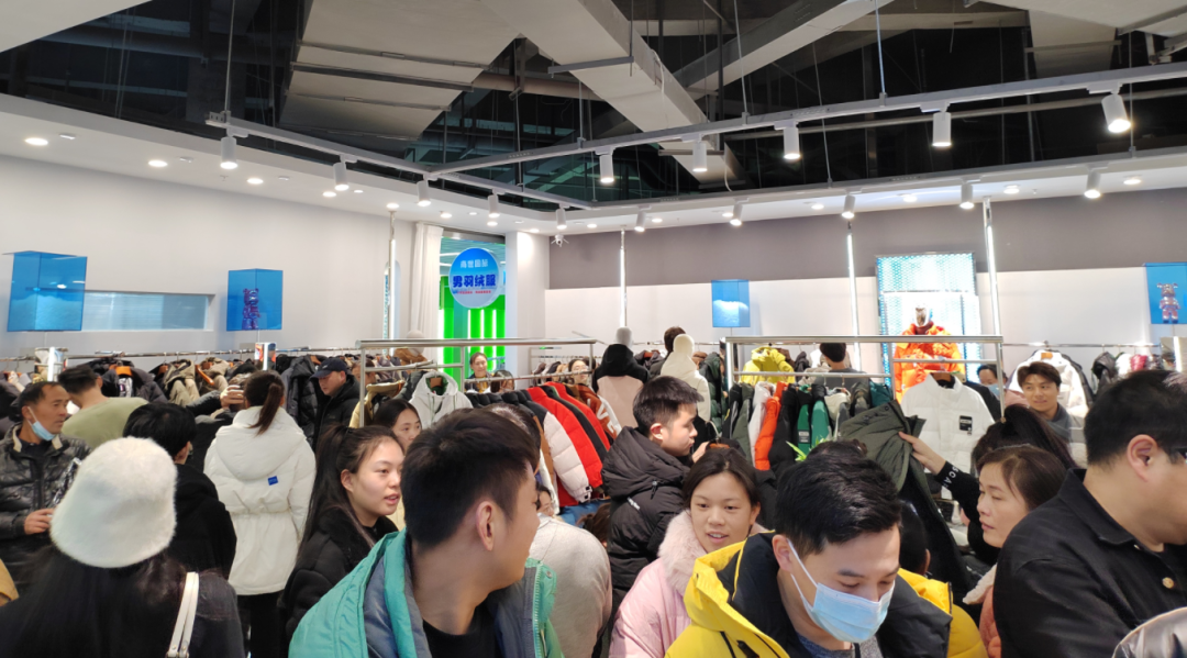 平湖·中国服装城内一派繁忙景象(受访对象/供图)