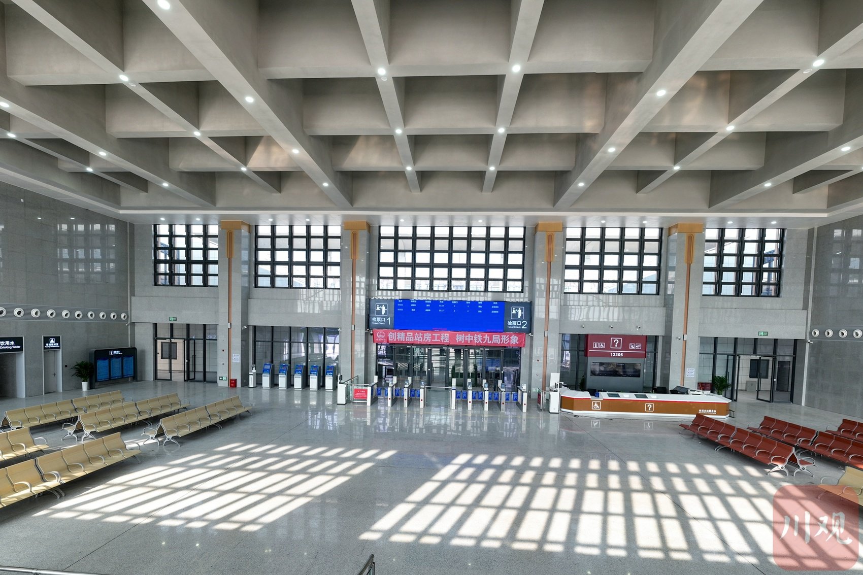 南溪北站南溪北站位于宜宾市南溪区,总建筑面积3千平方米,为线侧下式