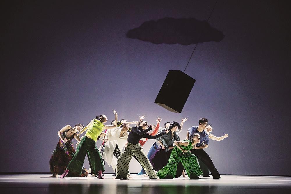 云门舞集艺术总监郑宗龙的新作《霞》剧照. 李佳晔 摄