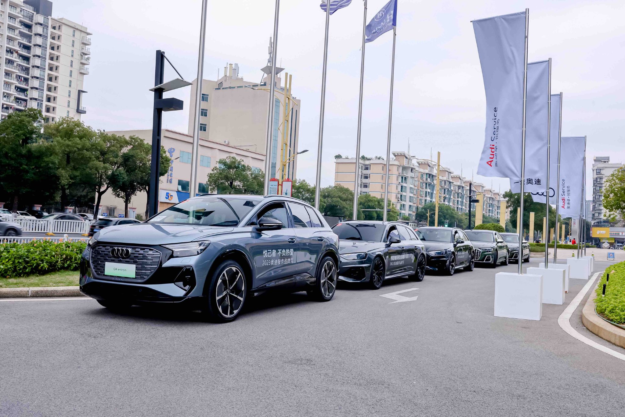 嘉宾试乘试驾了奥迪旗舰车型.一汽奥迪供图 华龙网发