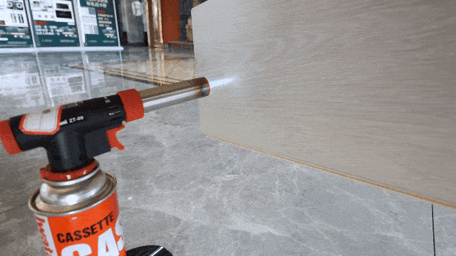 ▲阻燃性能优异，离火自灭，几乎无烟雾