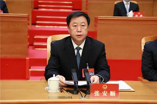 长安街知事注意到,张安顺此前为黑龙江省委常委,哈尔滨市委书记,他是