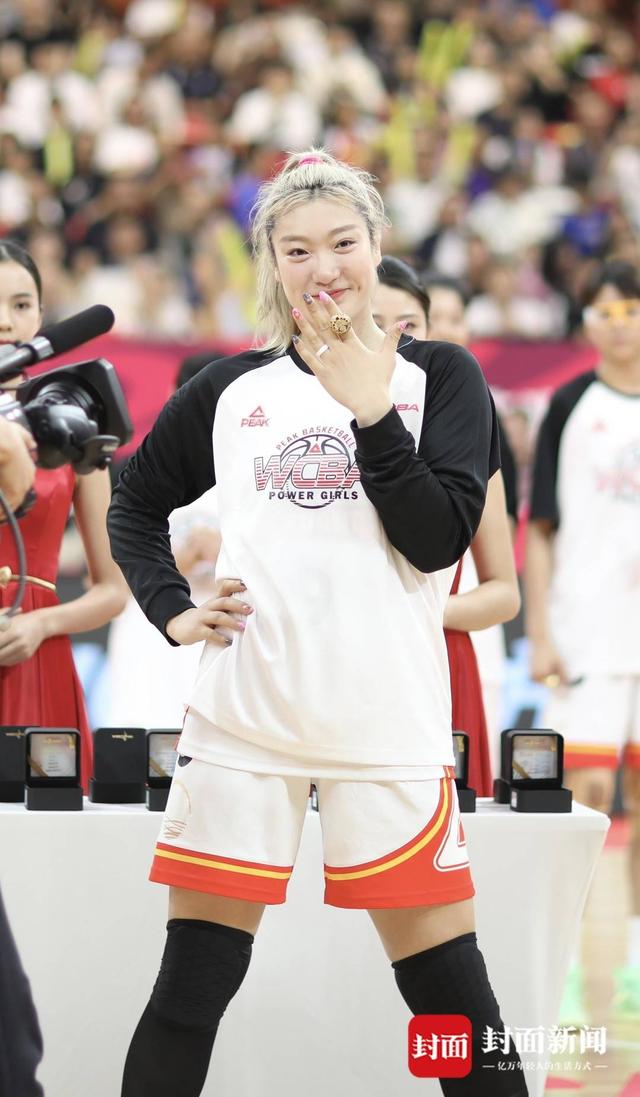 中国女篮李梦:摘下光环,努力成为更好的自己丨2023·迈|篮球_新浪财经