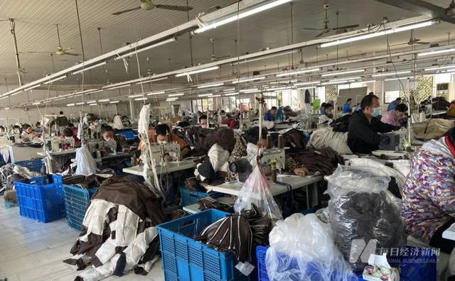 批發價600元的羽絨服,線下賣到1500元以上才能賺錢! 批發價600元的羽絨服,線下賣到1500元以上才能賺錢!