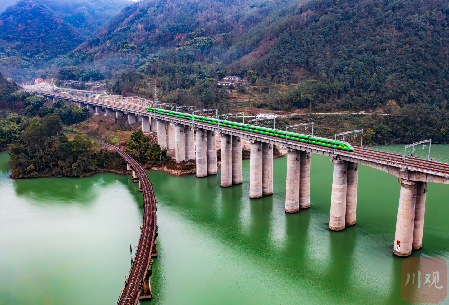图集|新成昆铁路通车一周年 跨越山海串起幸福生活|铁路_新浪财经