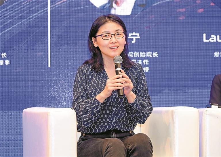 颜宁在第五届世界科技与发展论坛女科学家论坛上。深圳商报记者 钟华登 摄