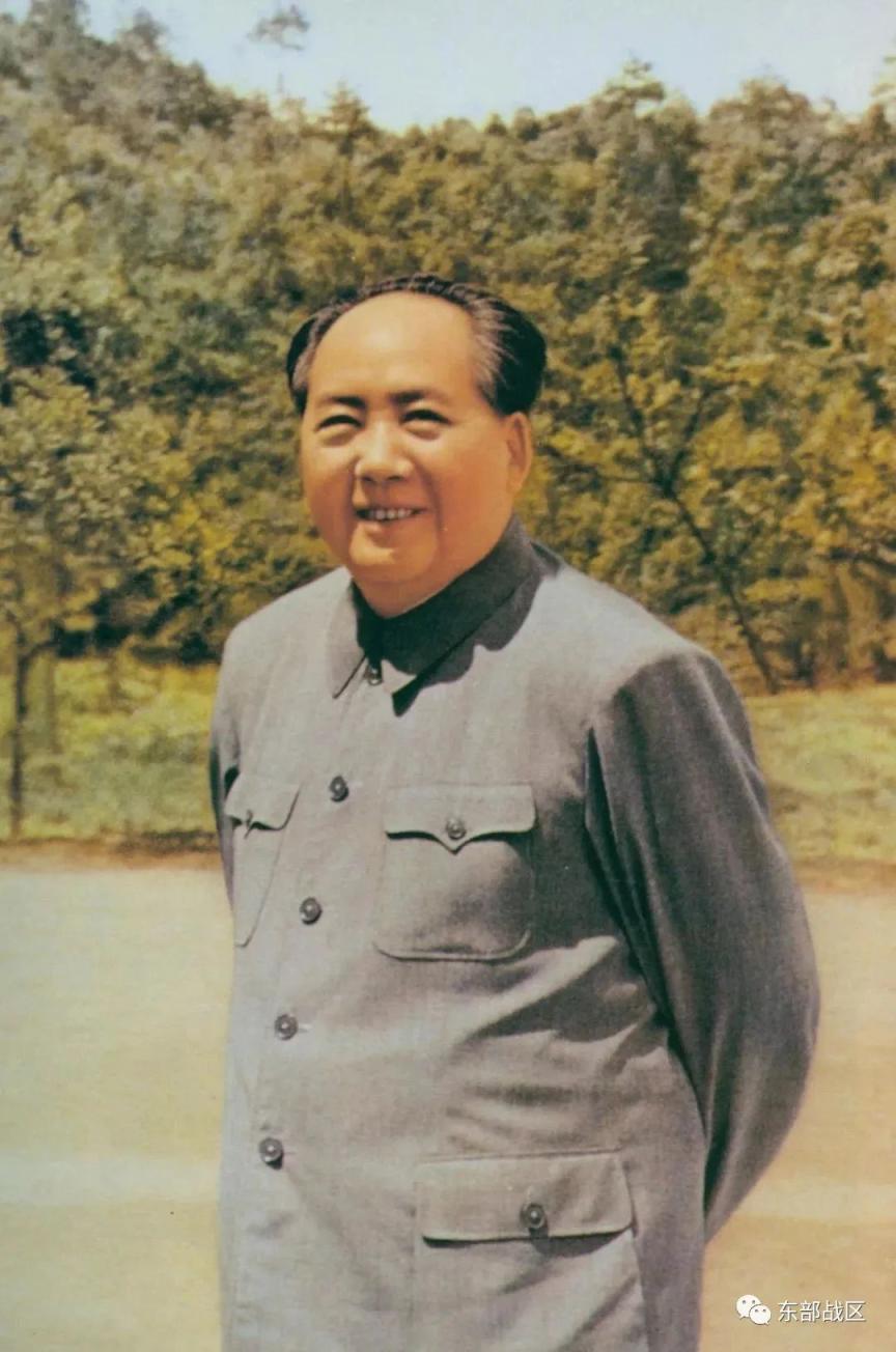 ▲1965年，毛泽东重上井冈山。