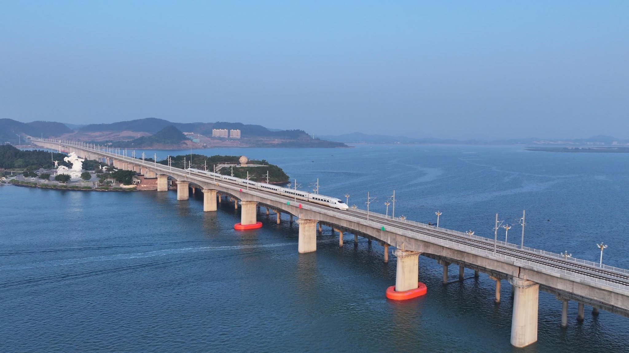 我国首条直通中越边境高铁——防东铁路开通运营|防城港市_新浪财经