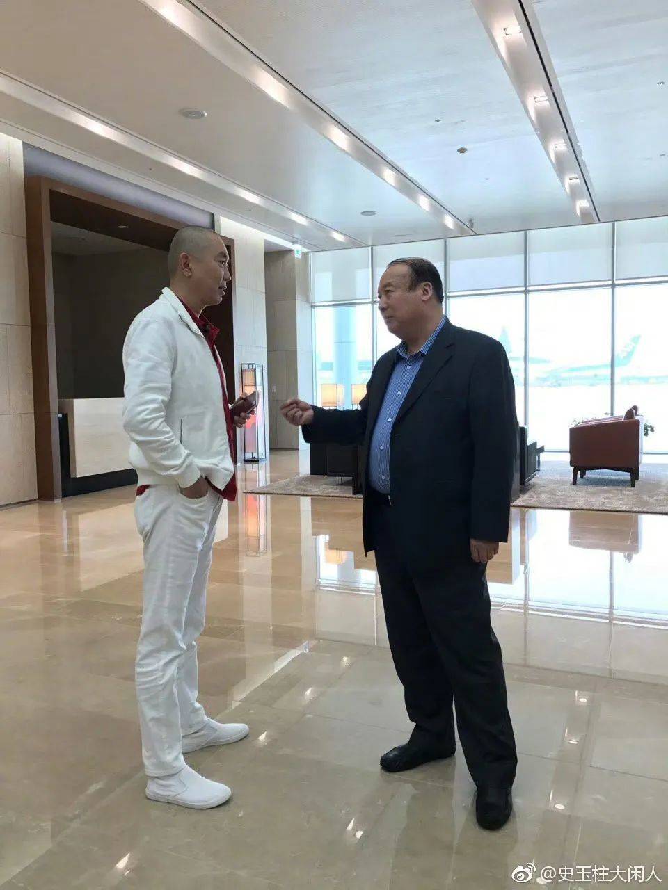 无独有偶,曾给老大哥送钱解困的融创集团的孙宏斌也等不及了.