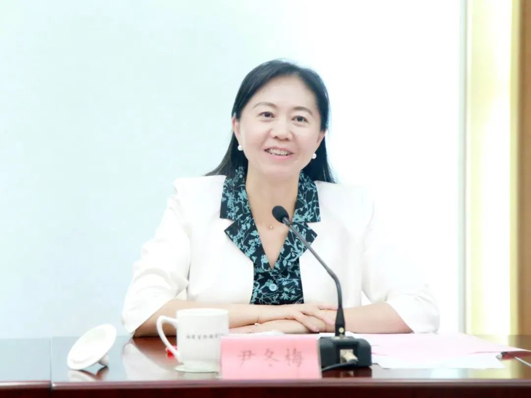 此前,尹冬梅任复旦大学党委副书记.
