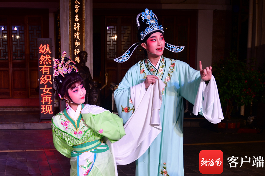 资料图:海口骑楼老街上演琼剧精品剧目.记者 陈卫东 摄