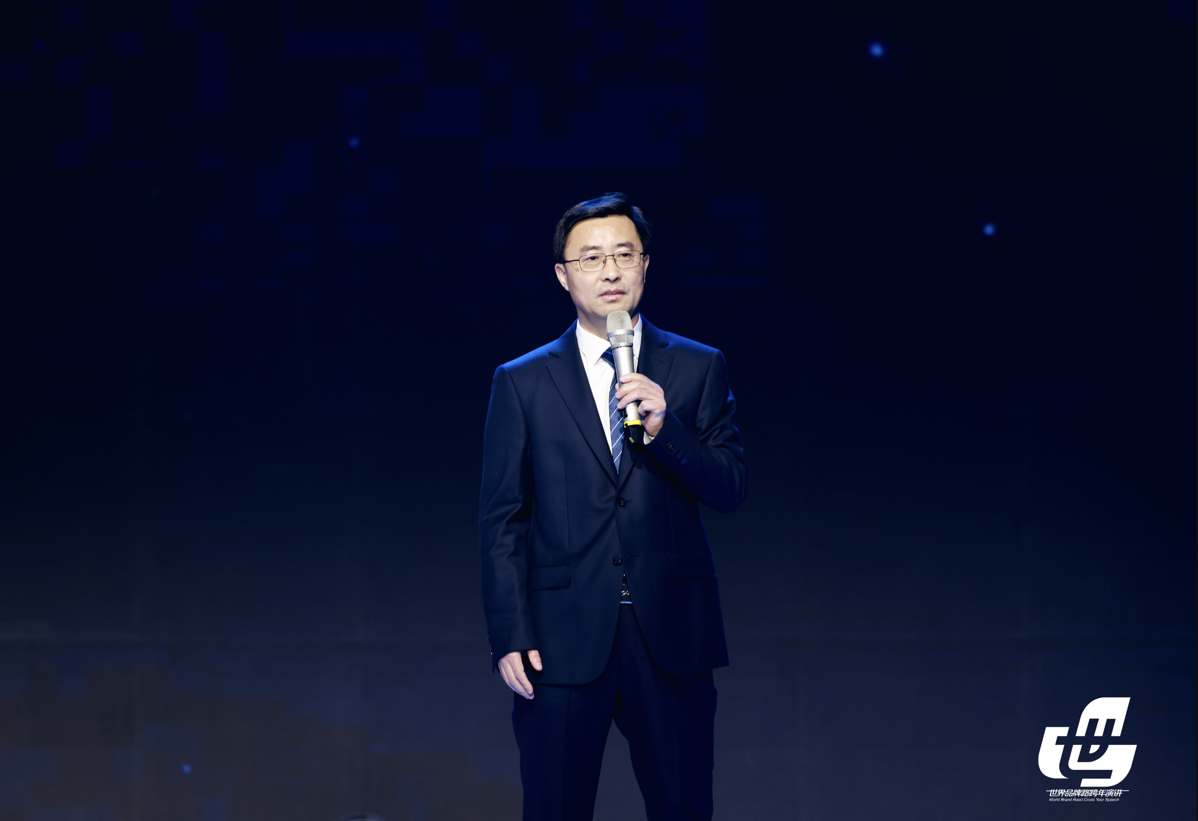 洋河股份党委书记,董事长张联东演讲.主办方供图