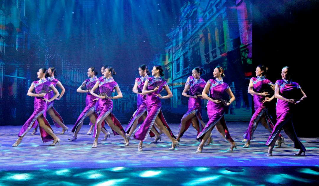 舞台剧《寻梦骑楼》演出现场.海口市艺术团供图