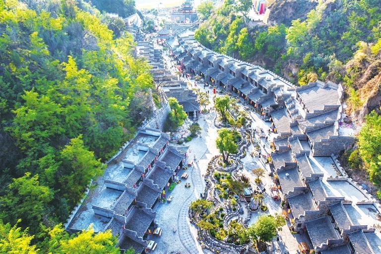 庆城县药王洞养生小镇.图片由庆阳市文体广电和旅游局提供