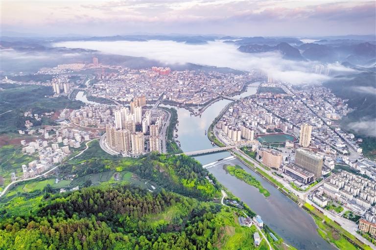 施秉县城风光. 磨桂宾 摄