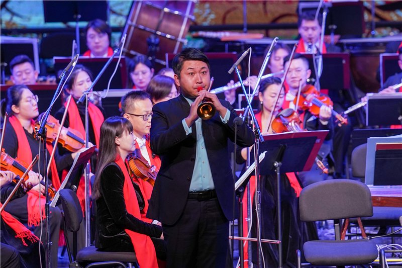 青年唢呐演奏家张维维演奏唢呐协奏曲《百鸟朝凤》.杜船 摄